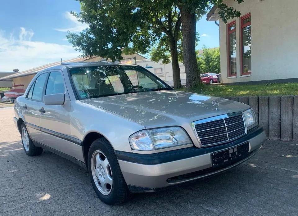 Mercedes-Benz C200
