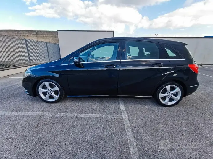 Mercedes-Benz B 180 2012 photo 5