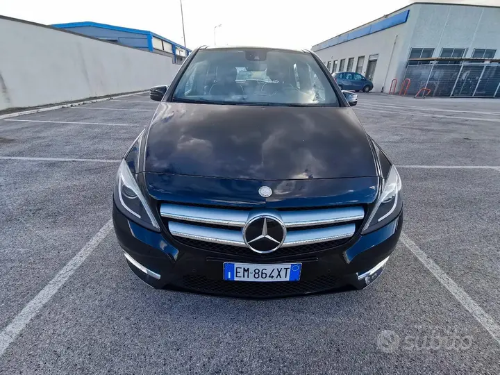Mercedes-Benz B 180 2012 photo 2