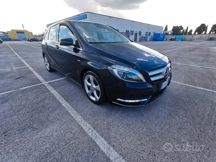 Mercedes-Benz B 180 2012 photo 3