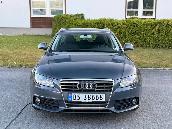 Audi A4 2009 photo 2