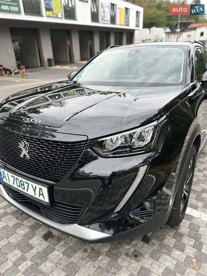 Peugeot E-2008