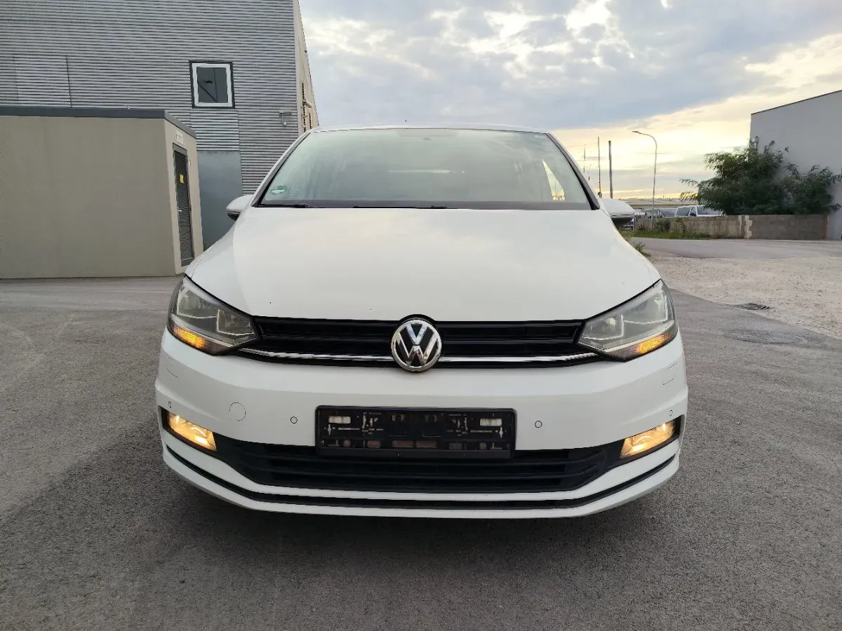 Volkswagen Touran 2016 photo 2