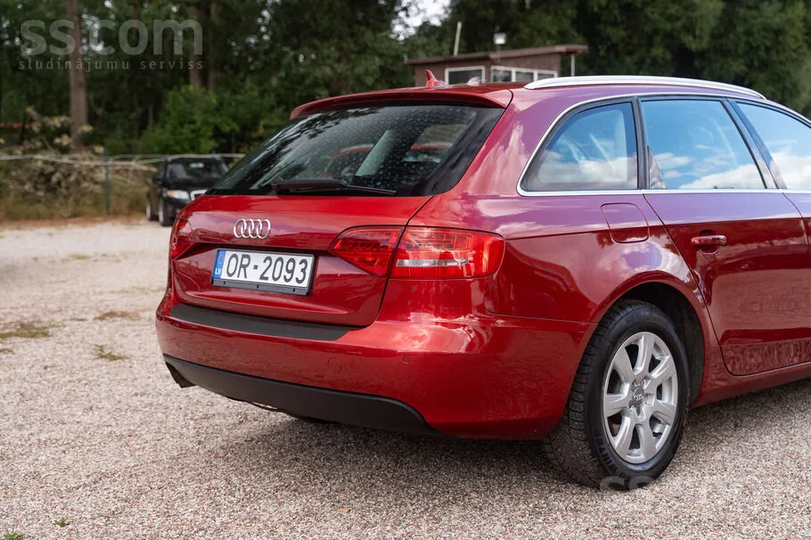 Audi A4 2010 photo 5