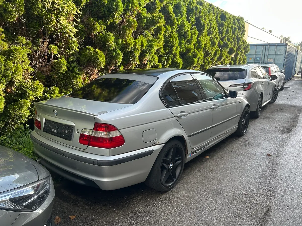 BMW 3 Series 2003 photo 2