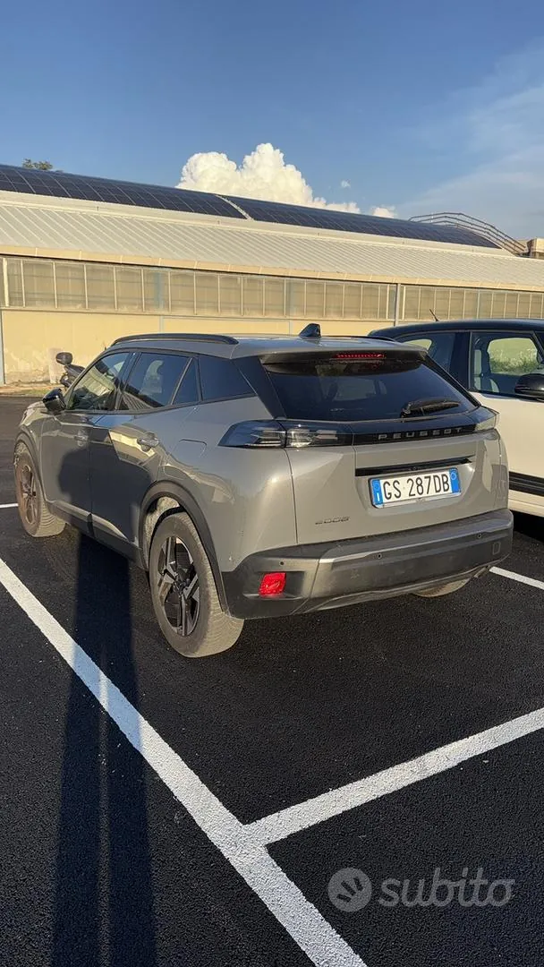 Peugeot 2008 2023 photo 2
