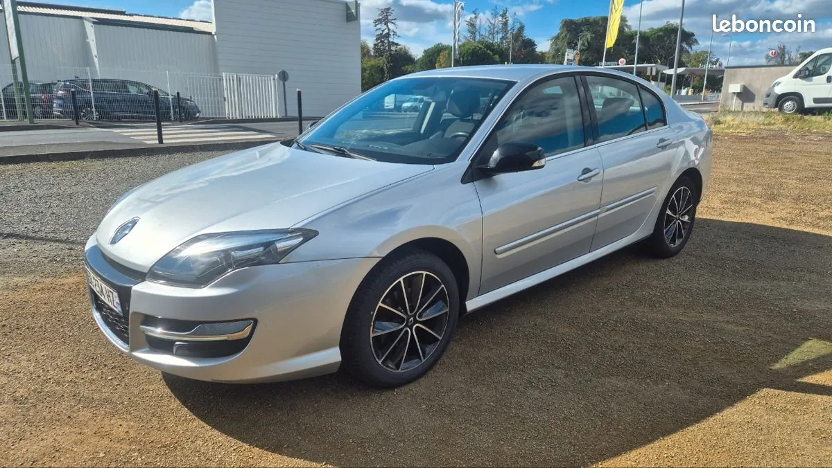 Renault Laguna 2013 photo 2