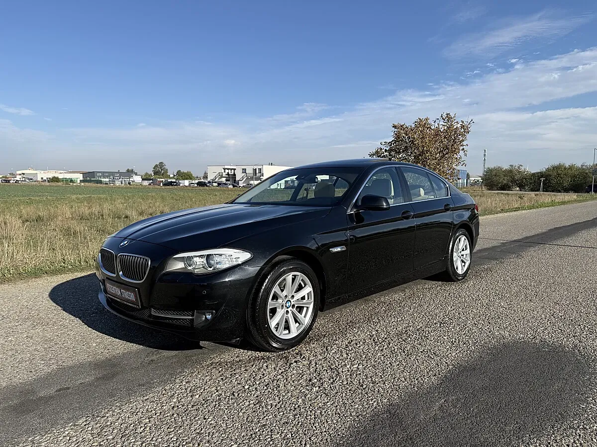 BMW 5 Series 2010 photo 2