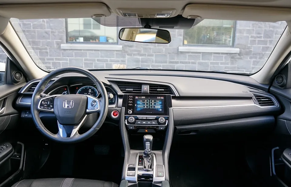 Honda Civic 2018 photo 3