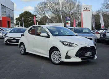 Toyota Yaris 2024 photo 2