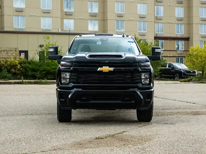 Chevrolet Silverado 2500 2026 photo 3