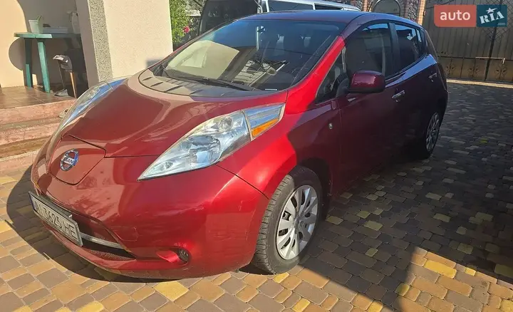 Nissan Leaf 2014 photo 2