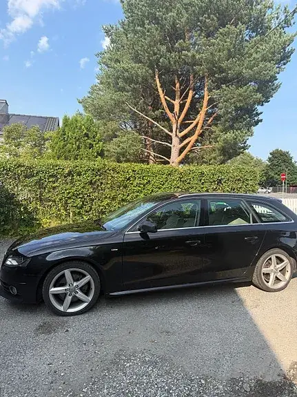 Audi A4 2012 photo 2