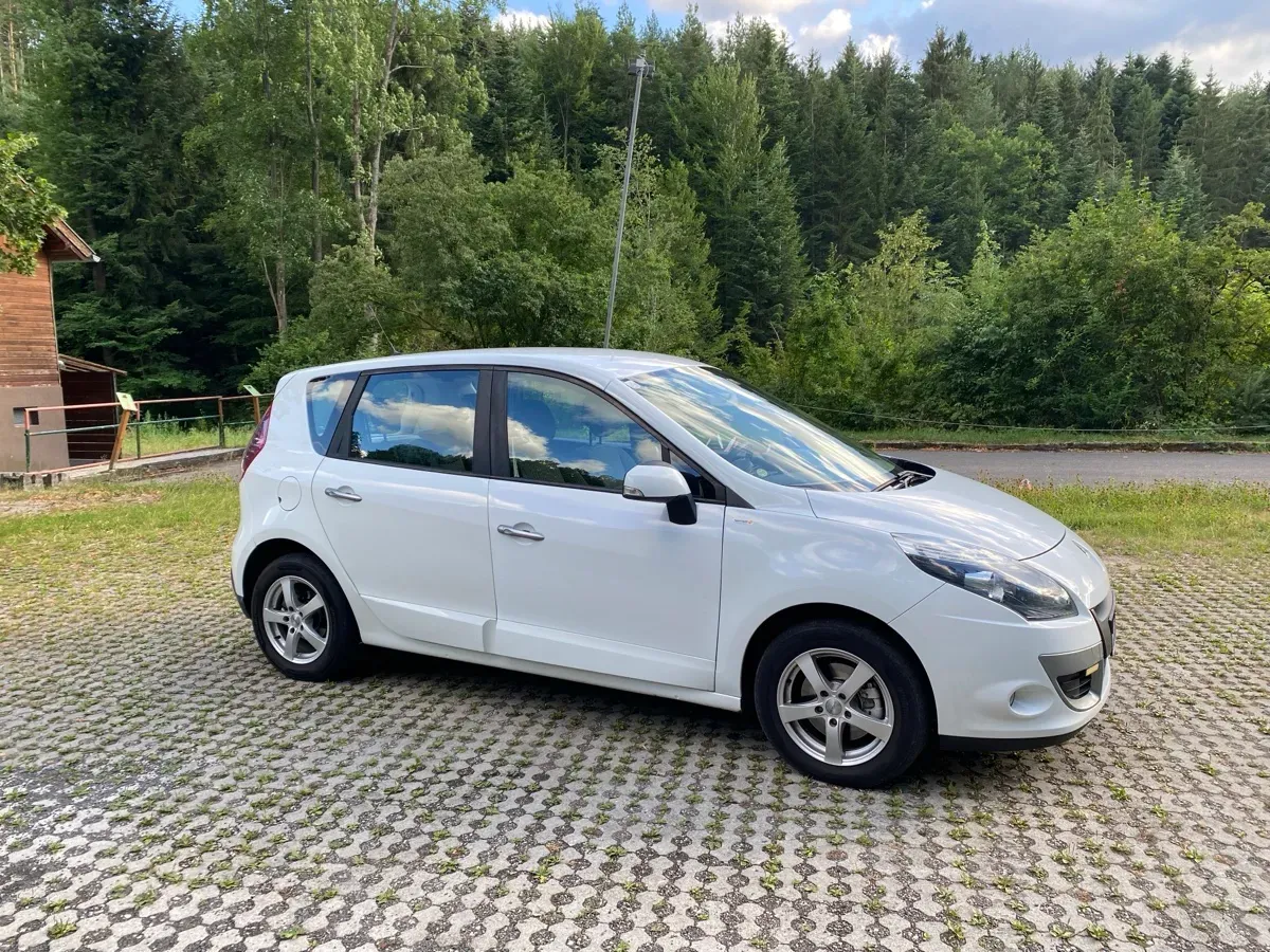 Renault Scenic 2011 photo 2