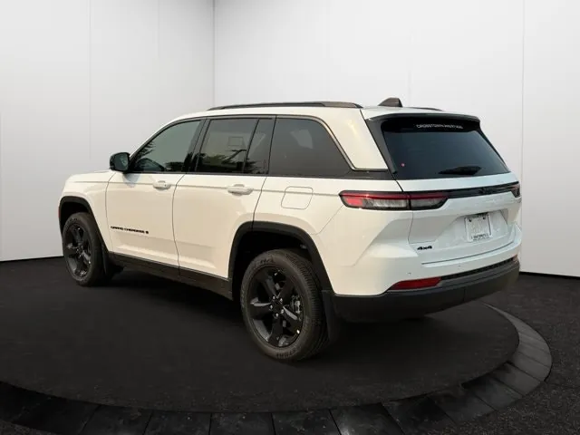 Jeep Grand Cherokee 2026 photo 4