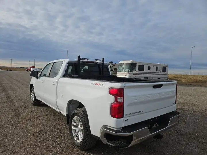 Chevrolet Silverado 2023 photo 3