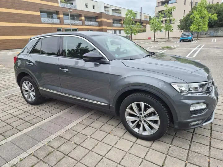 Volkswagen T-Roc 2020 photo 2