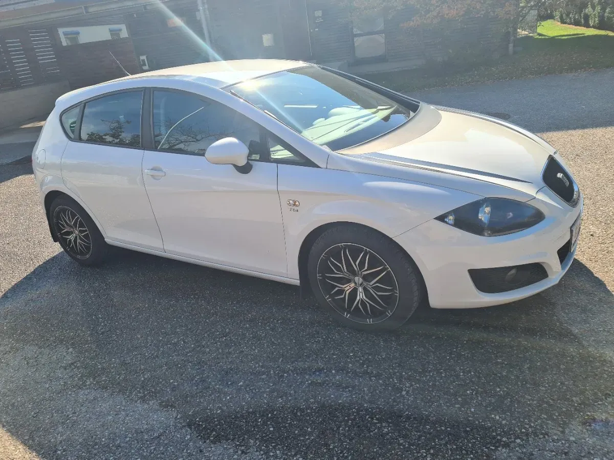 Seat Leon 2010 photo 3