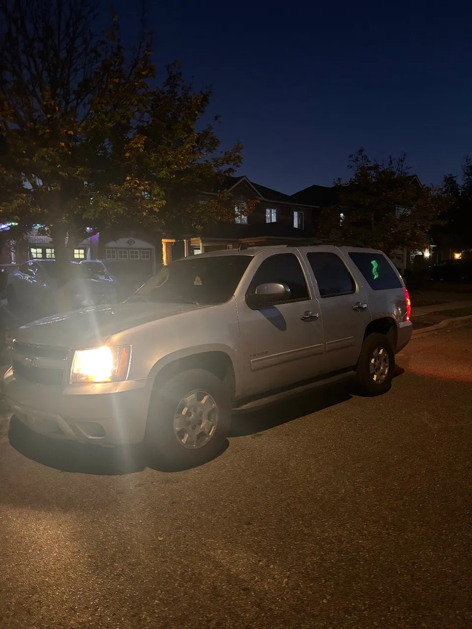 Chevrolet Tahoe 2012 photo 2