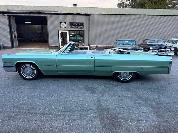 Cadillac Deville 1966 photo 3