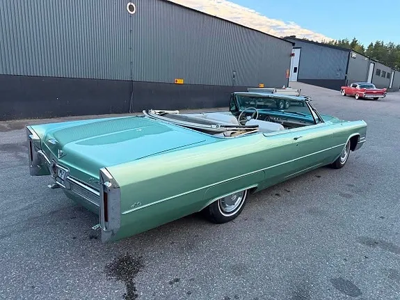 Cadillac Deville 1966 photo 4
