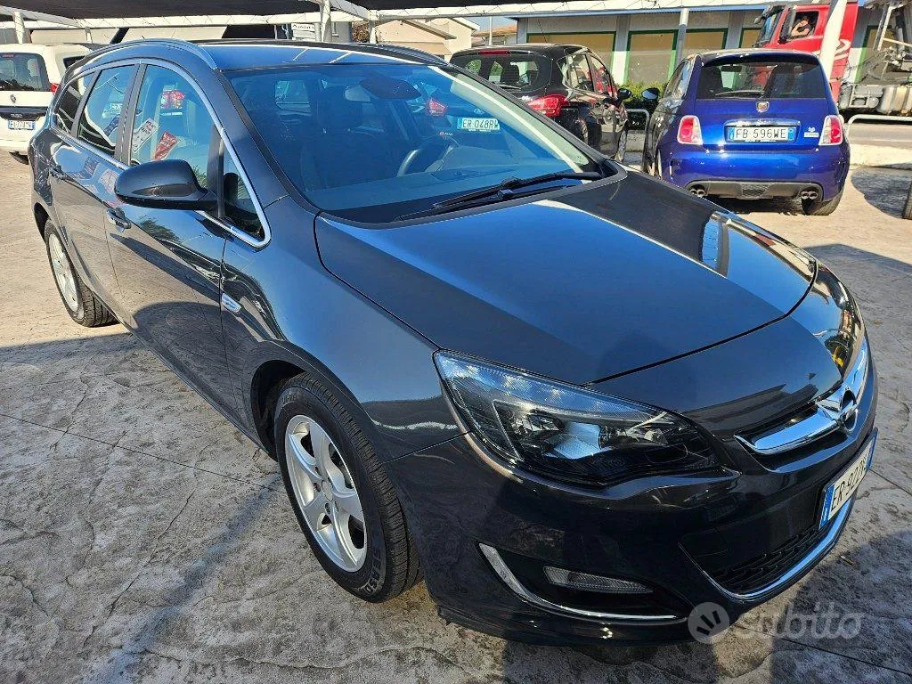 Opel Astra 2013 photo 2