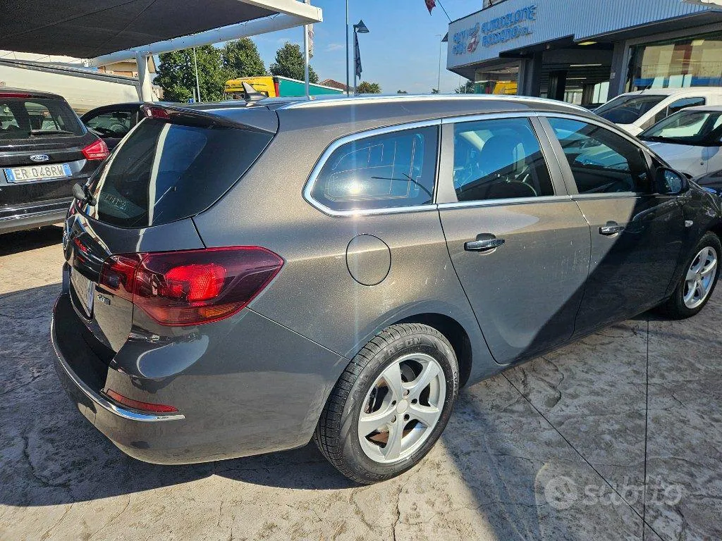 Opel Astra 2013 photo 3