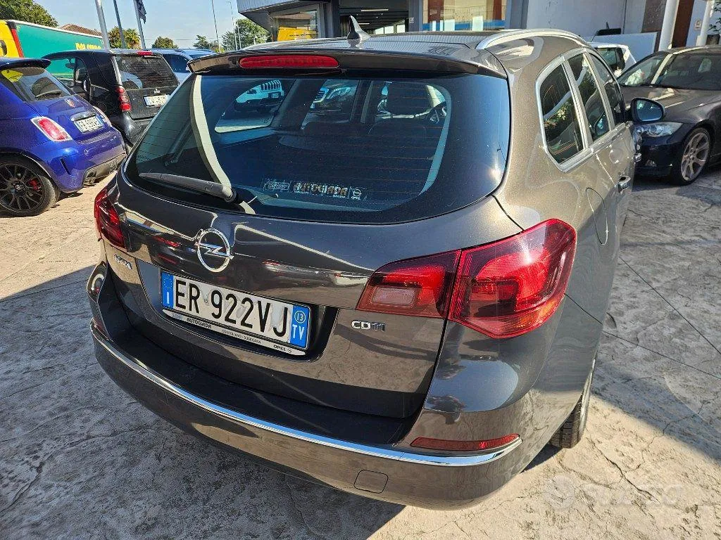 Opel Astra 2013 photo 4