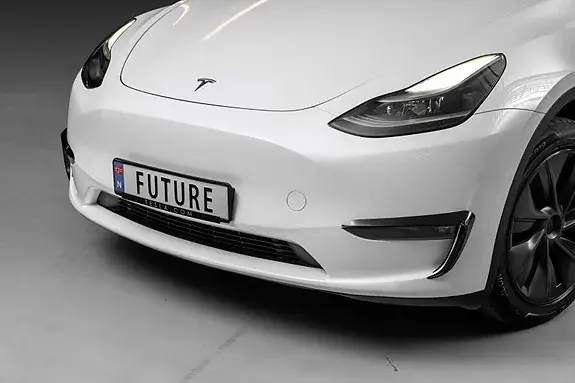 Tesla Model Y 2025 photo 2