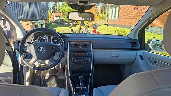 Mercedes-Benz B200 2009 photo 2