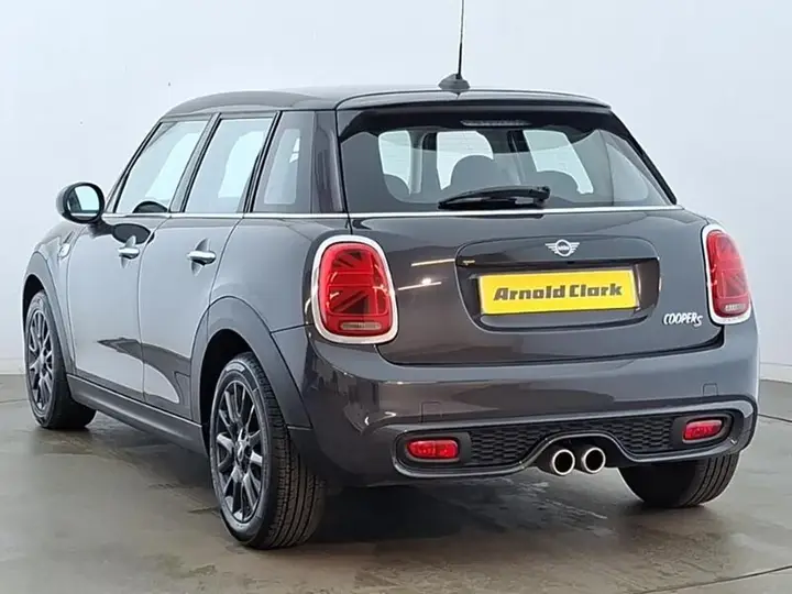 Mini Hatch 2018 photo 2