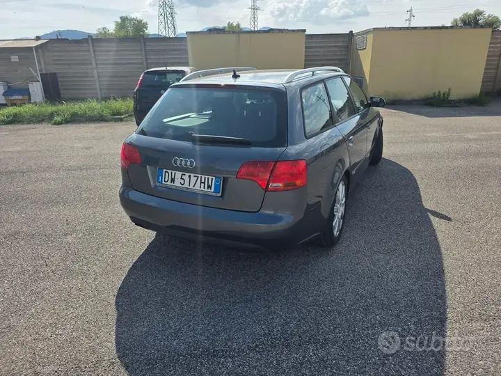 Audi A4 2009 photo 4