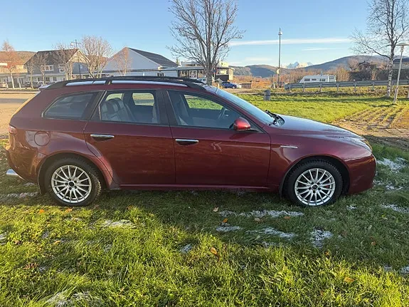 Alfa Romeo 159 Sportwagon 2006 photo 5