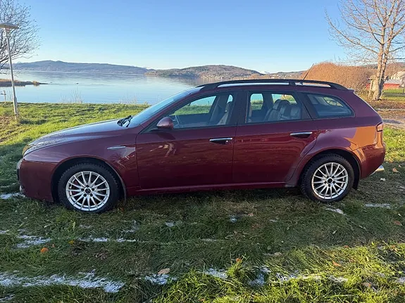Alfa Romeo 159 Sportwagon 2006 photo 2