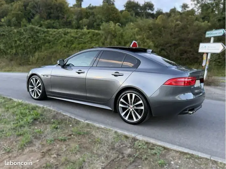 Jaguar Xe 2018 photo 2