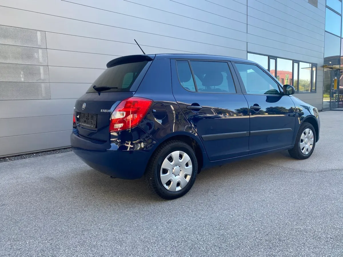 Skoda Fabia 2014 photo 3