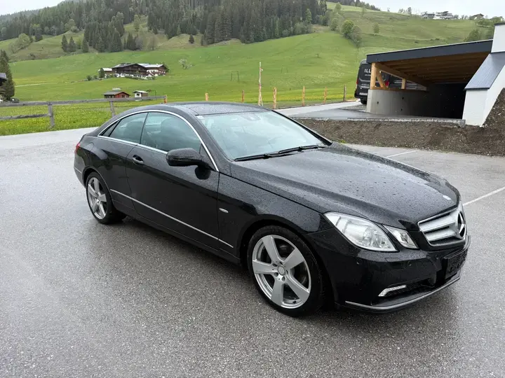 Mercedes-Benz E-Class 2009 photo 3