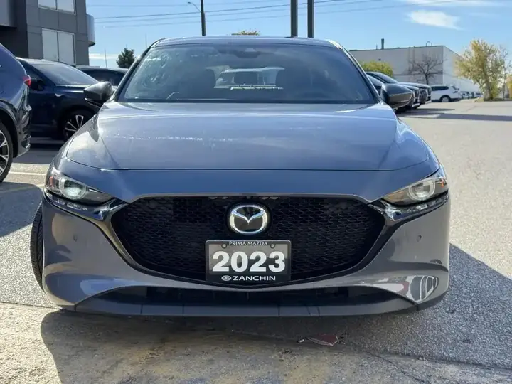 Mazda 3 2023 photo 2