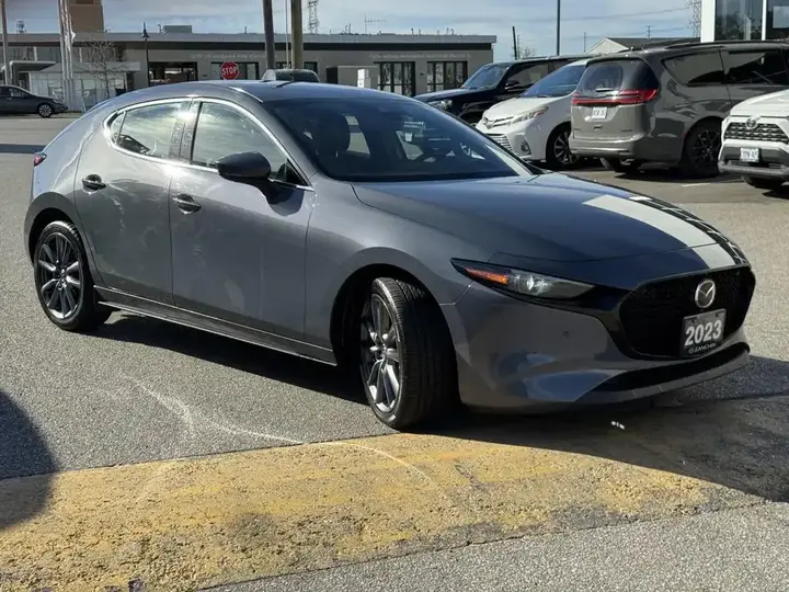 Mazda 3 2023 photo 3