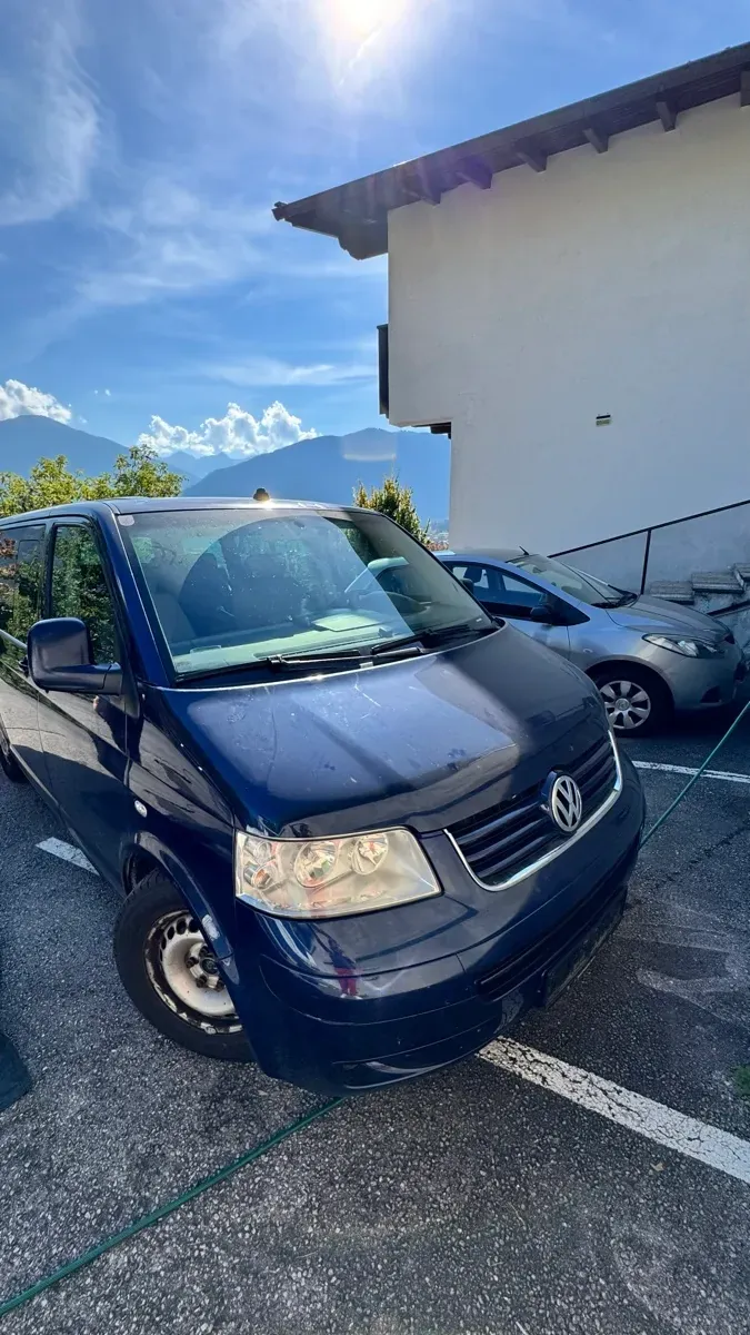 Volkswagen T5 2004 photo 2