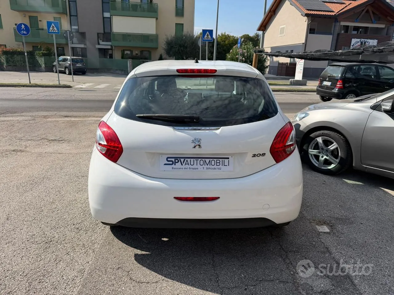 Peugeot 208 2015 photo 5