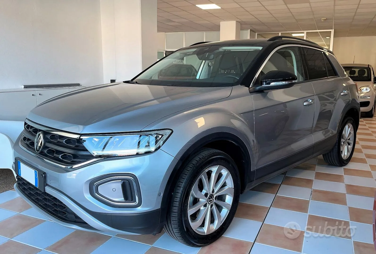 Volkswagen T-Roc 2023 photo 2