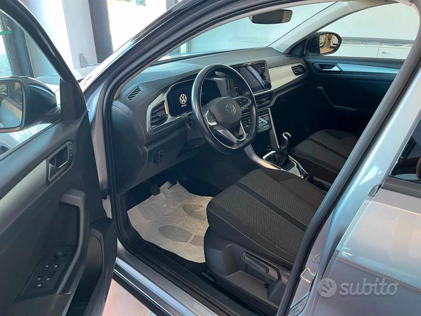 Volkswagen T-Roc 2023 photo 5