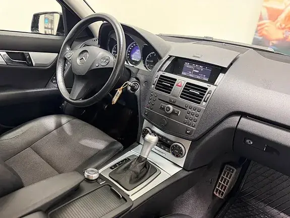 Mercedes-Benz C 220 2011 photo 2