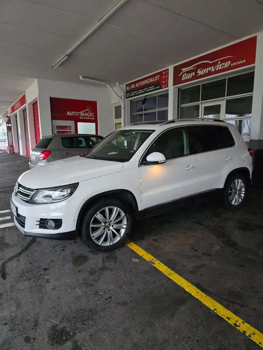 Volkswagen Tiguan 2011 photo 2