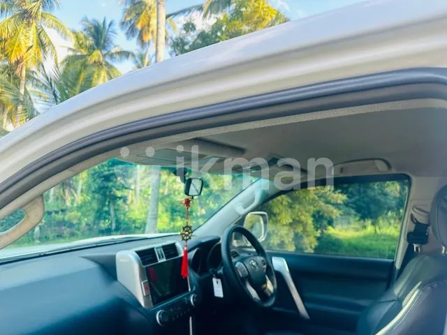 Toyota Land Cruiser Prado 2010 photo 2