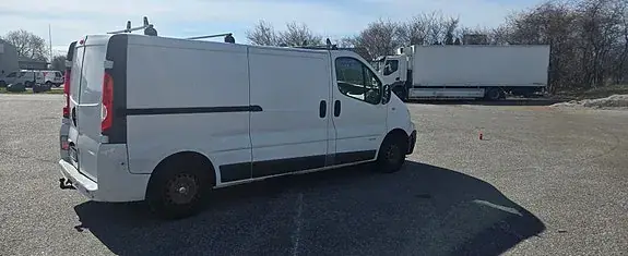 Renault Trafic 2014 photo 2