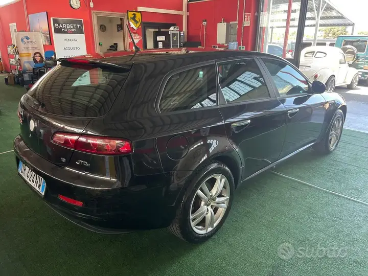 Alfa Romeo 159 Sportwagon 2009 photo 4