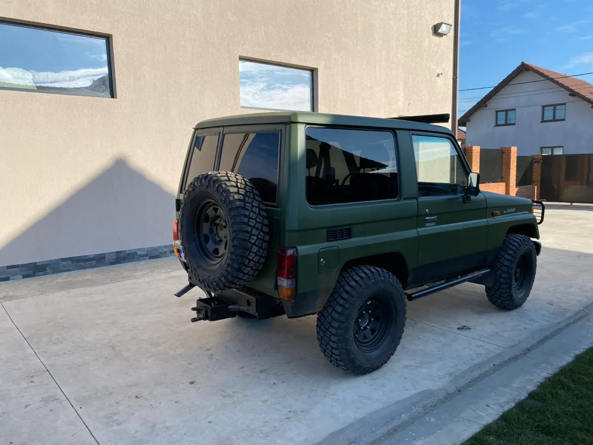 Toyota Land Cruiser 1990 photo 2