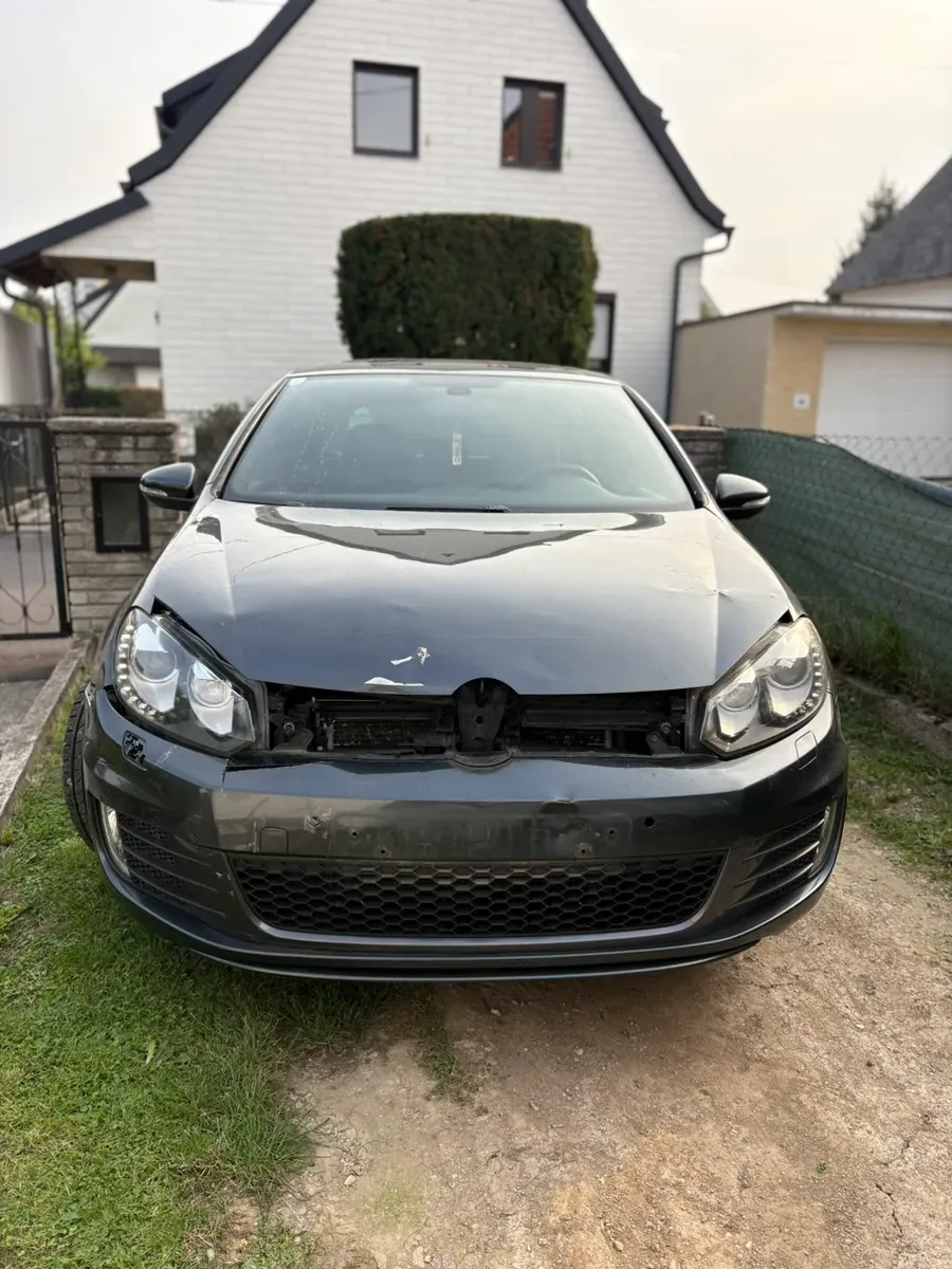 Volkswagen Golf 2010 photo 2